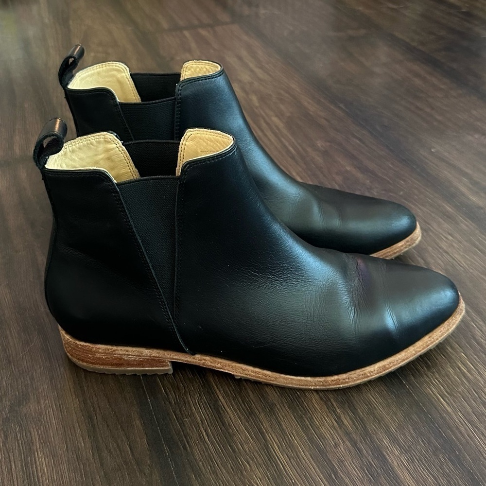NISOLO Eva Everyday Soft Sustainable Black Leather Chelsea Boot Memory Foam Sz 9